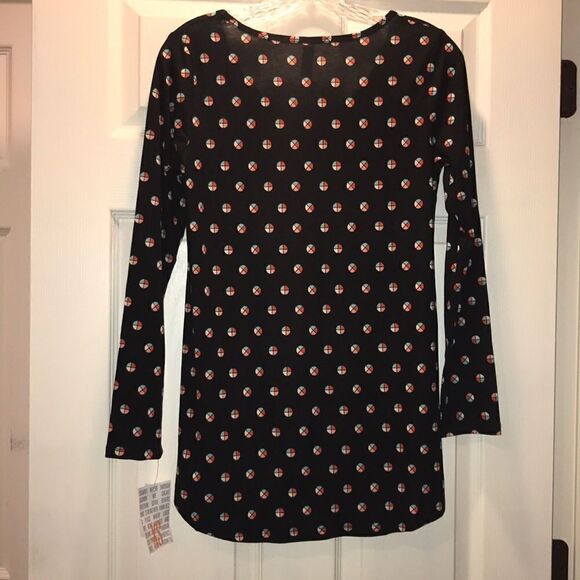 (5/$25) LuLaRoe Black Geometric Print Lynnae Long Sleeve Top - Picture 4 of 4